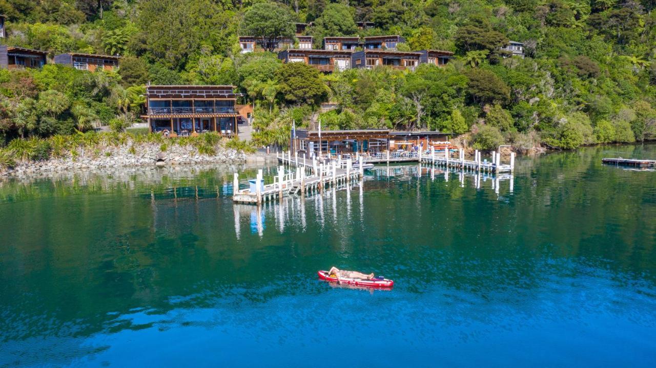 Bay Of Many Coves Hotel Arthur's Bay Exterior photo