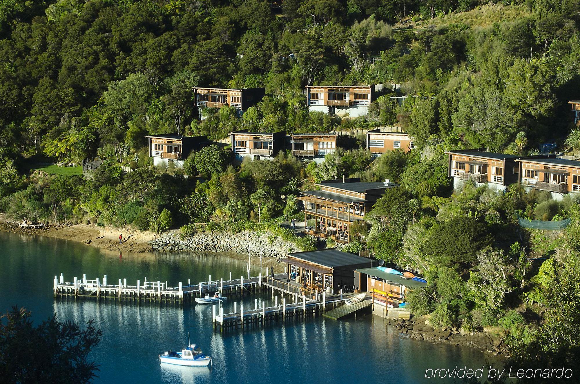 Bay Of Many Coves Hotel Arthur's Bay Exterior photo