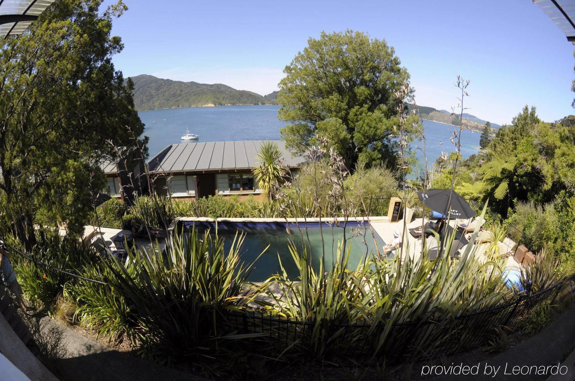 Bay Of Many Coves Hotel Arthur's Bay Exterior photo