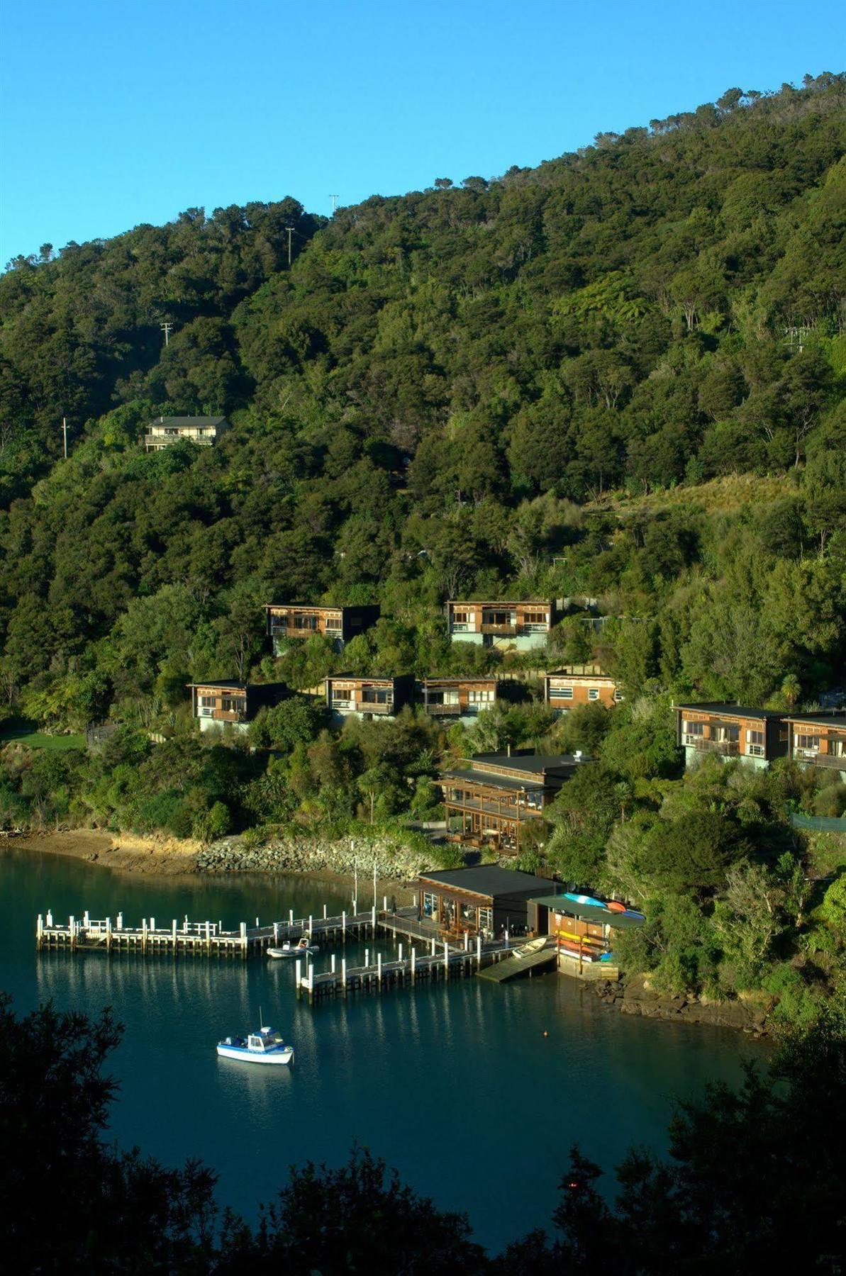 Bay Of Many Coves Hotel Arthur's Bay Exterior photo